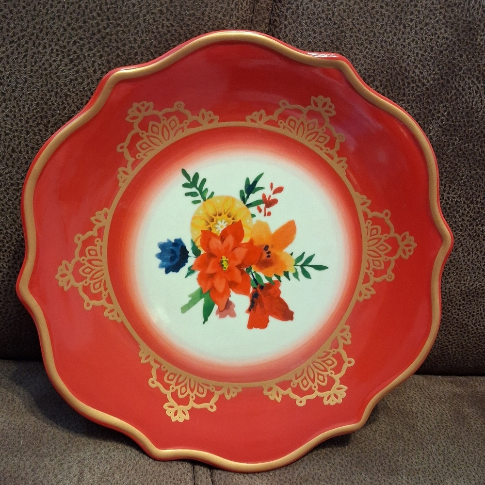The Pioneer Woman Winter Bouquet Red Scalloped Dessert, Salad Plate